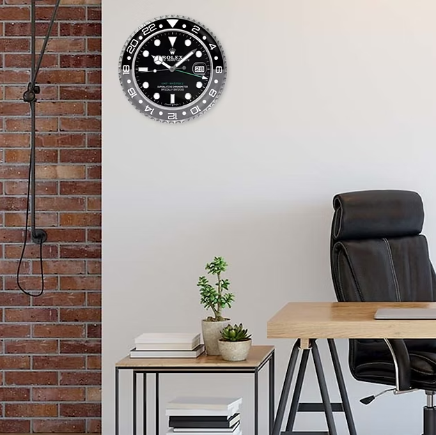 Silent sweeping quartz movement on Bwatche GMT Bruce Wayne clock