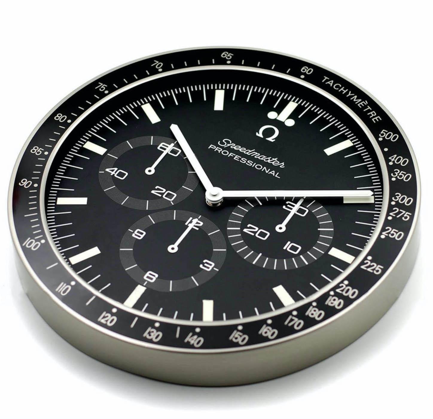 Close-up of BWATCHE Moonwatch inspired dial with luminous markers and logo